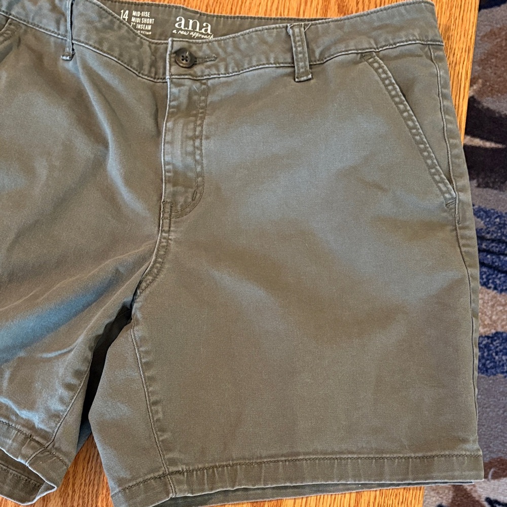 a.n.a Olive Green Women's Casual Shorts - Picture 5 of 7
